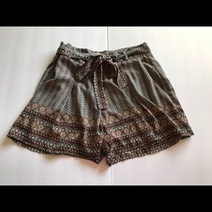Tie-front shorts